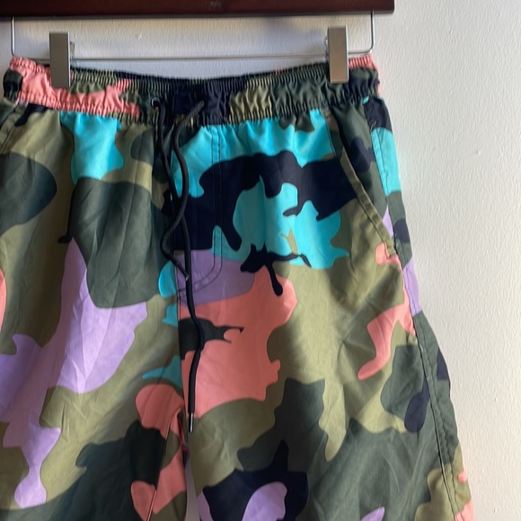 Colourful Camo Swim Trunks Forever 21 Men Size XS - Picture 2 of 6